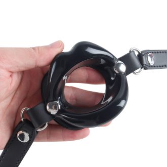 Banoch Gag kissy lips Zwart hangend met hand