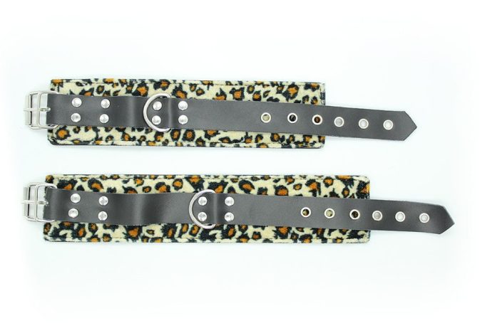 Banoch Handcuff tiger Handboeien tijgerprint Leer 987101378 5 1 Banoch Handcuff tiger Handboeien tijgerprint Leer 987101378 5 1