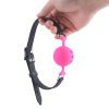 Banoch   ballgag siliconen medium   roze Ø 4,5 cm hangend in hand