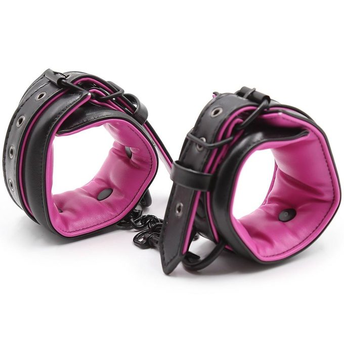 Banoch Bondageset Hot Pink halsbandriem handboeien en enkelbanden pu Leer zwart roze 987101678 9 Banoch Bondageset Hot Pink halsbandriem handboeien en enkelbanden pu Leer zwart roze 987101678 9