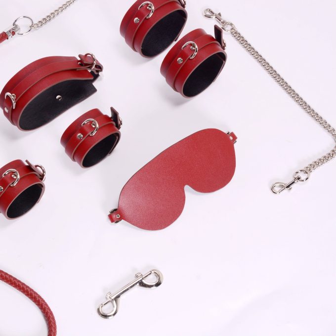 Banoch Sultry Bondageset Red rood imitatieleer bdsm 987101860 5 scaled Banoch Sultry Bondageset Red rood imitatieleer bdsm 987101860 5 scaled