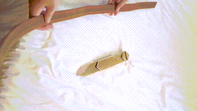 Banoch lockink showing how to make paddle
