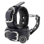 Banoch handboeien van pu leer zwart zilver bondage 987102334 4 scaled scaled