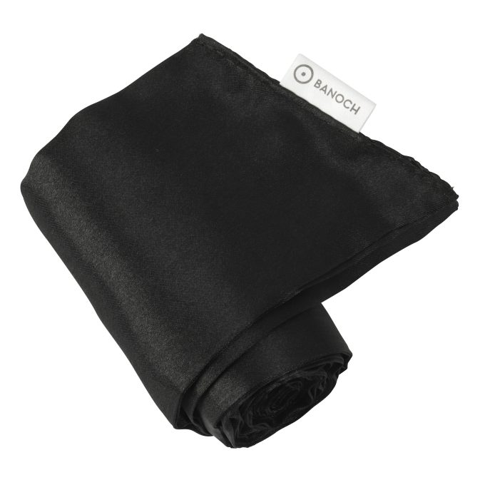 Banoch Blinddoek Zwart zacht satijn met banoch lbel 1 scaled Banoch Blinddoek Zwart zacht satijn met banoch lbel 1 scaled