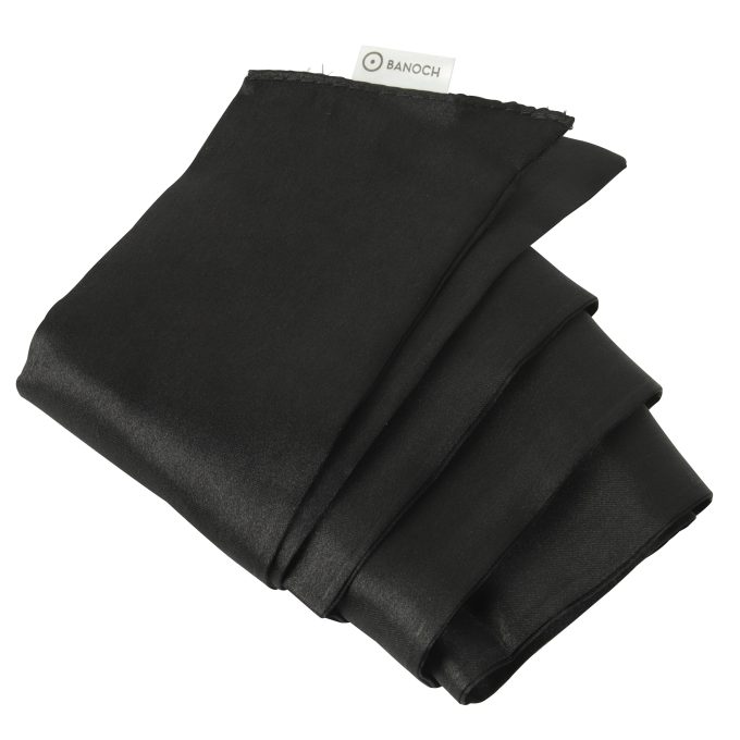 Banoch Blinddoek Zwart zacht satijn met banoch lbel 3 scaled Banoch Blinddoek Zwart zacht satijn met banoch lbel 3 scaled
