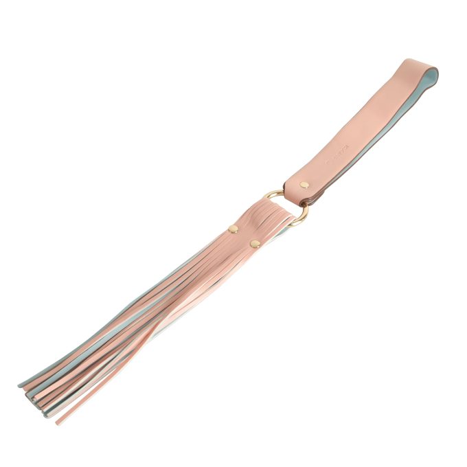 Banoch flogger flat blauw roze pu leer 50 cm BDSM 3 scaled Banoch flogger flat blauw roze pu leer 50 cm BDSM 3 scaled