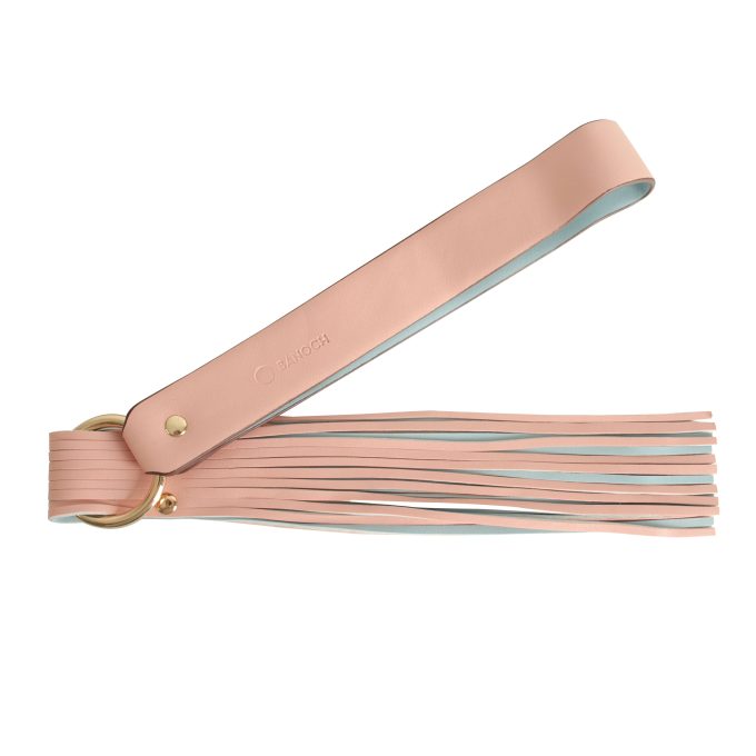 Banoch flogger flat blauw roze pu leer 50 cm BDSM 5 scaled Banoch flogger flat blauw roze pu leer 50 cm BDSM 5 scaled