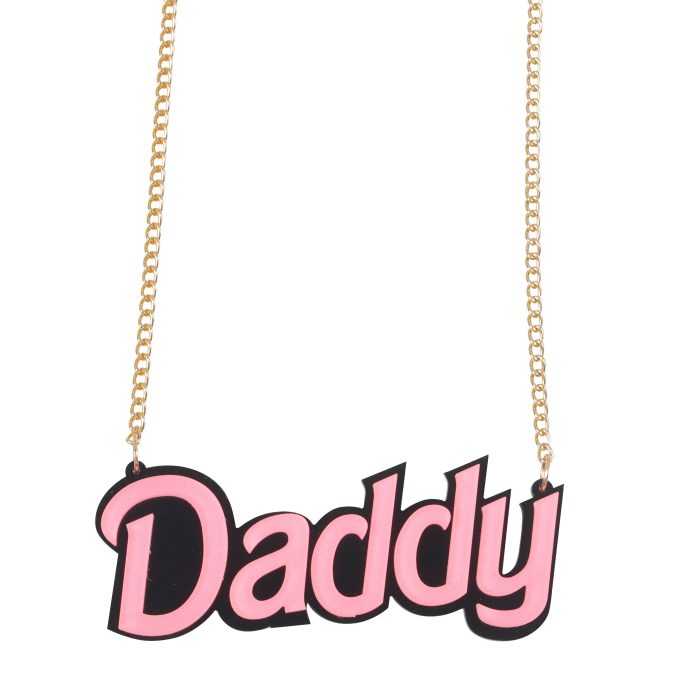 Banoch Daddy halsband hanger met goudkleurige ketting 2 scaled Banoch Daddy halsband hanger met goudkleurige ketting 2 scaled