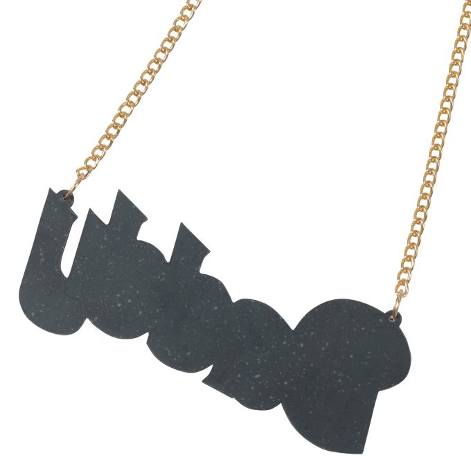 Banoch Daddy halsband hanger met goudkleurige ketting 4 scaled Banoch Daddy halsband hanger met goudkleurige ketting 4 scaled