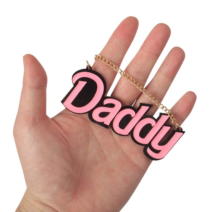 Banoch Daddy halsband hanger met goudkleurige ketting 7 scaled Banoch Daddy halsband hanger met goudkleurige ketting 7 scaled