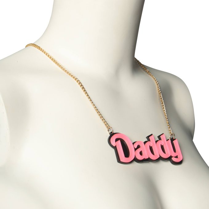 Banoch Daddy halsband hanger met goudkleurige ketting 9 scaled Banoch Daddy halsband hanger met goudkleurige ketting 9 scaled