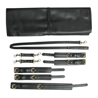Banoch luxe bondageset zwart handboeien enkelboeien collar leash pu leer opbergtas 22 scaled