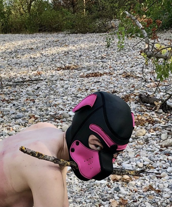 pup play hood roze buiten Banoch X Darvinetta pup play hood roze buiten Banoch X Darvinetta