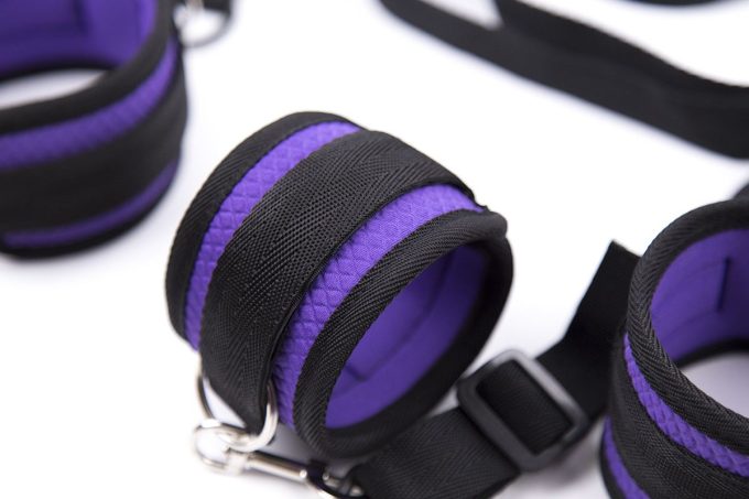 Banoch Bondageset voor onder bed stevige zachte neopreen boeien makkelijk verstelbaar paars (20) Banoch Bondageset voor onder bed stevige zachte neopreen boeien makkelijk verstelbaar paars (20)